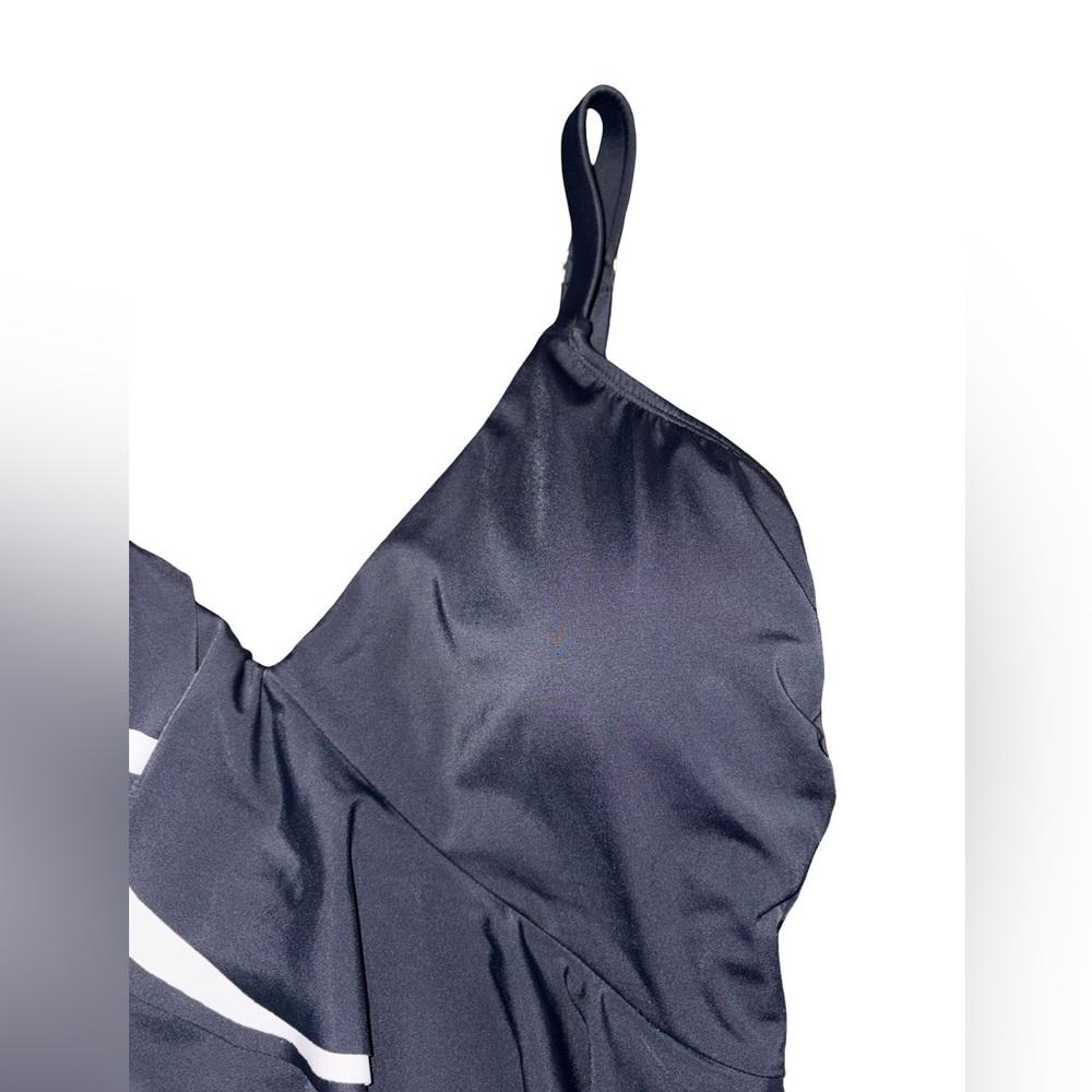 Sofia Vergara One Shoulder Ruffle Swimsuit Black White 1X NWOT - Picture 4 of 10